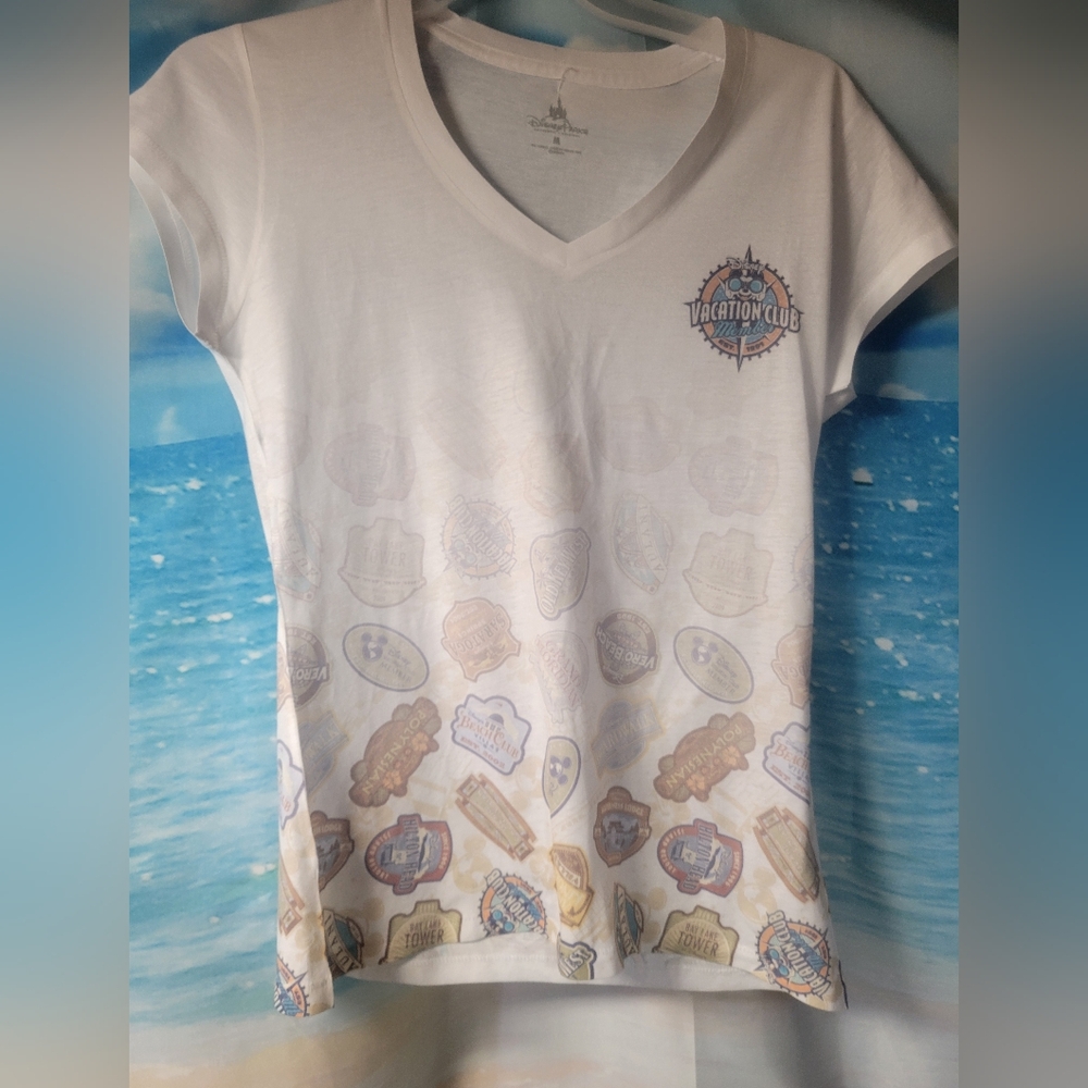 Disney Parks Tshirt Vneck Vacation Club Member Women's Size‎ Medium
